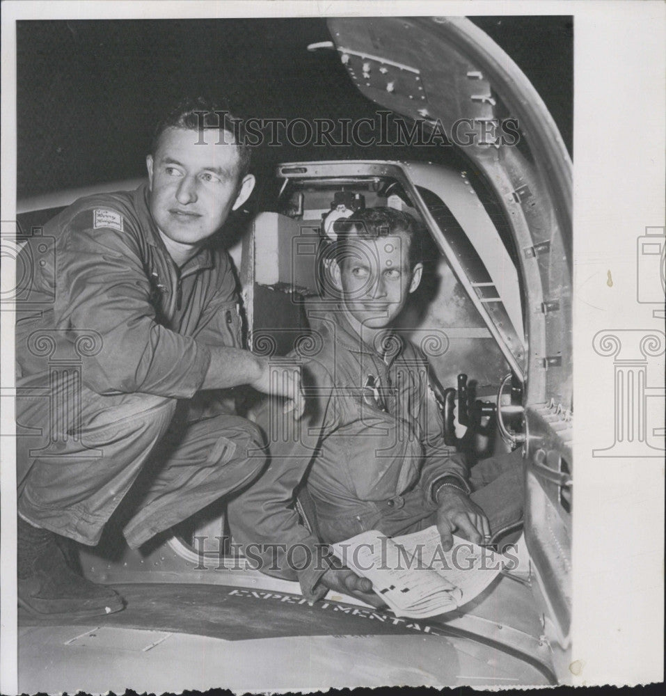 1960 Press Photo Capt Charles Finnegan &amp; Lt Duane Stirling, Air Natl Guard - Historic Images