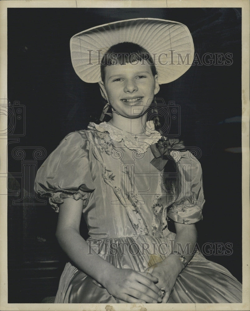 1959 Press Photo Coleen Finley in &quot;Alice in the Blue Gown&quot; - Historic Images