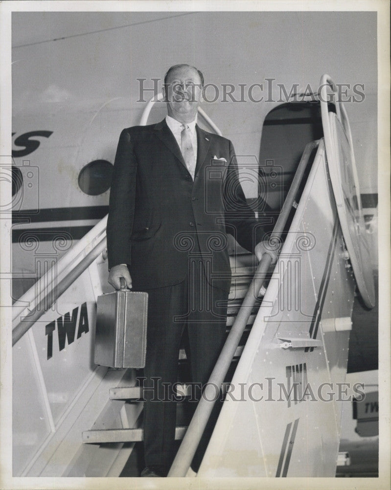 1959 Press Photo Benjamin J. Finn, President E.B. Horn Jewelry Company - Historic Images