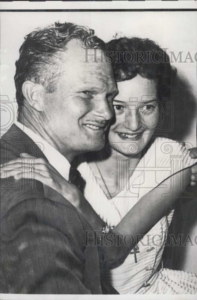 1961 Press Photo Mrs Gail Copelin &amp; her father Howard Mattson - Historic Images