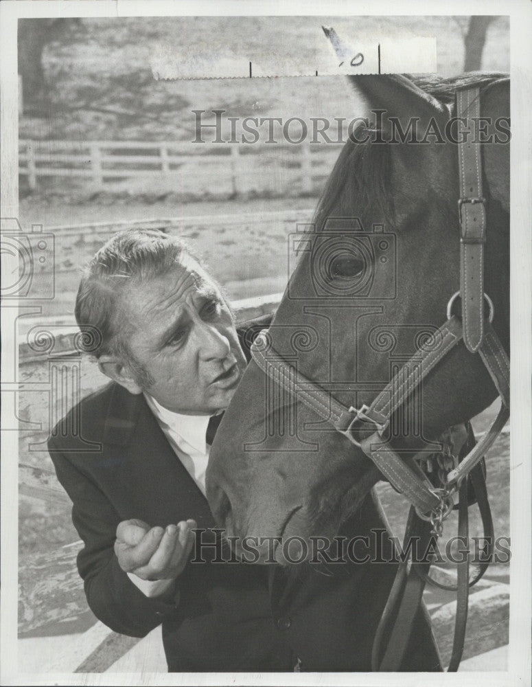 1974 Press Photo Ralph Manza &quot;NBC Tuesday Mystery Movie&quot; - Historic Images