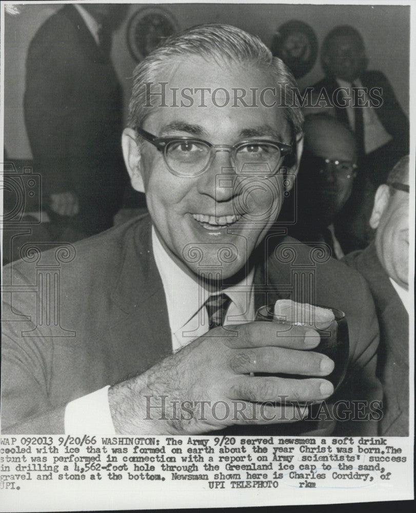 1966 Press Photo Charles Corddry With Glass of Aged Ice - Historic Images