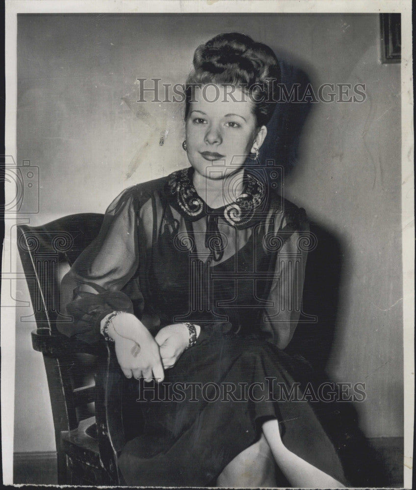 1947 Press Photo Ms Beth Corde in Women&#39;s Court on Disorderly Conduct - Historic Images