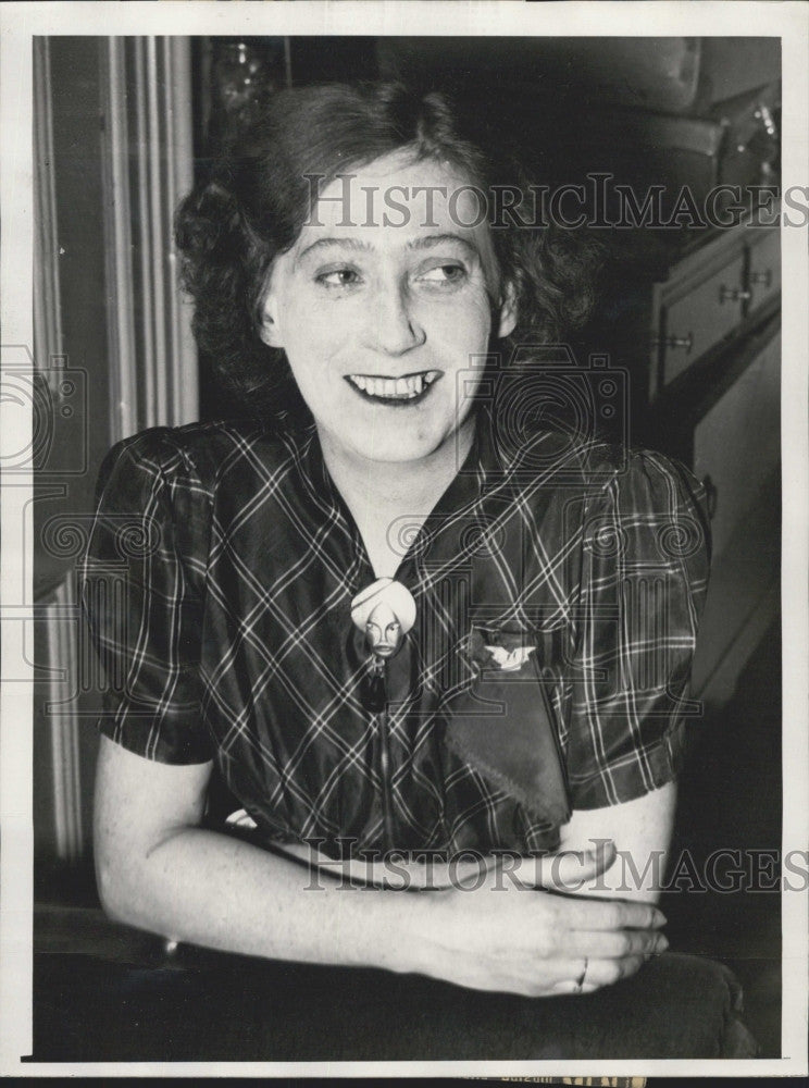 1941 Press Photo Dorothy Cordes Sues Banker for Breach of Contract - Historic Images