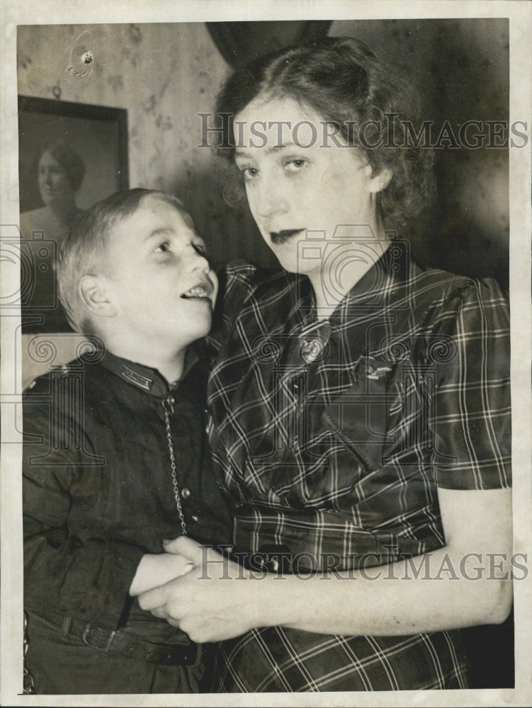 1941 Press Photo Dorothy Cordes Sues Edward Hunt for Breach of Contract - Historic Images