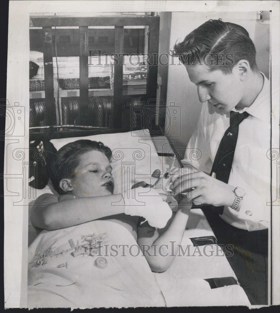 1957 Press Photo Gerald Corkery,12 &amp; Jack Guille,15 both boys are mputees - Historic Images