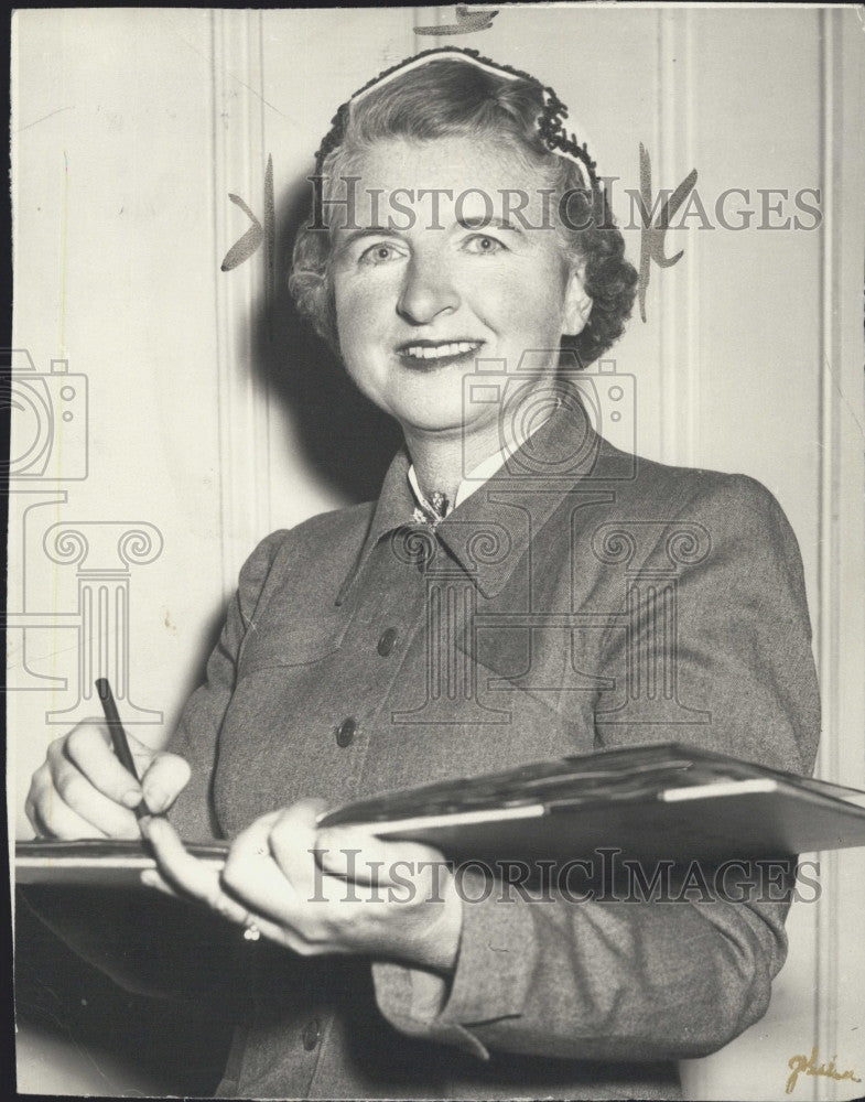 1954 Press Photo Mrs Garrett H Byrne  of Mass. - Historic Images