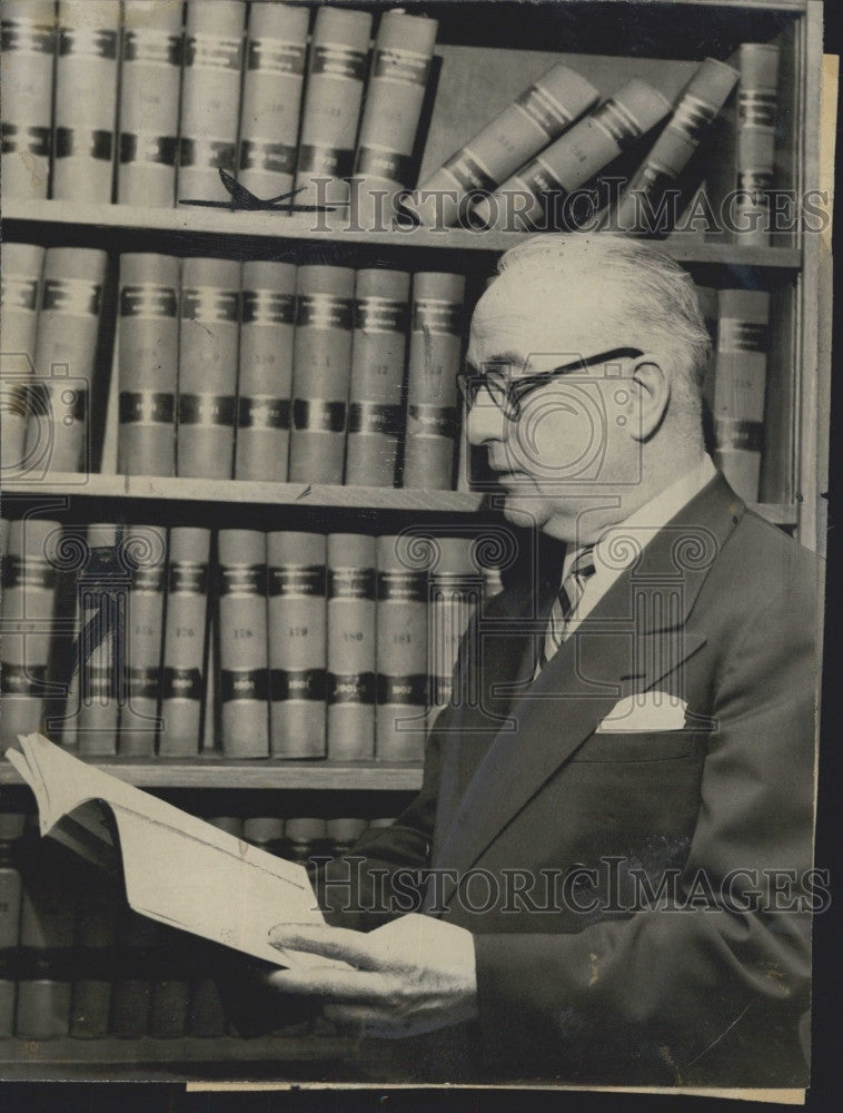 1954 Press Photo  Dist Atty Garrett Byrne at Senate Subcommittee hearing - Historic Images