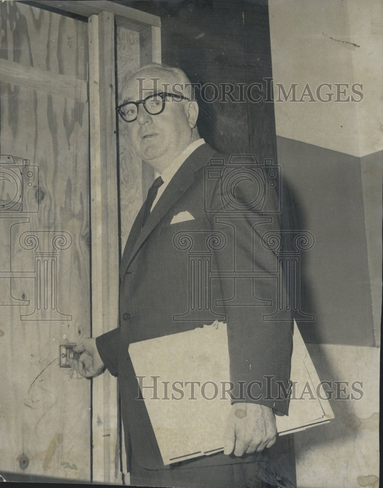 1956 Press Photo  District  Atty Garrett Byrne - Historic Images