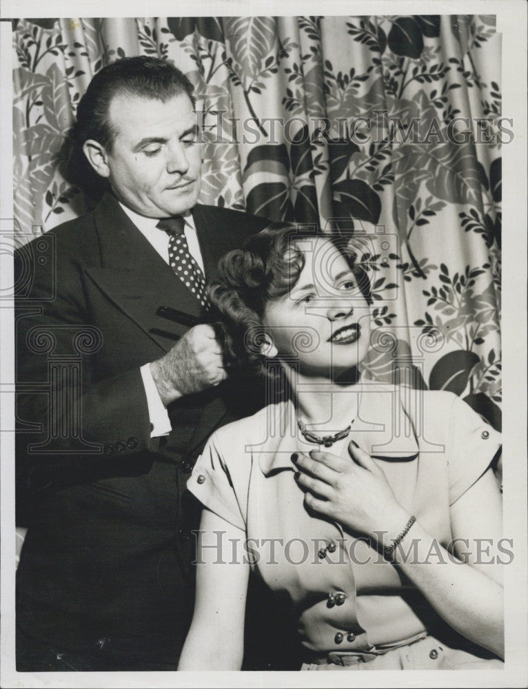 1950 Press Photo Hair stylist Adolph Elia &amp; model Inez Broine - Historic Images