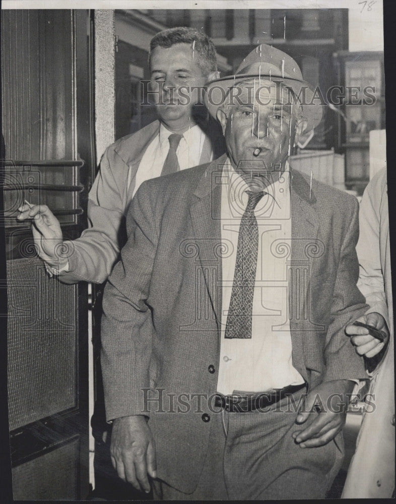 1958 Press Photo Suspect Anthony Chirdi Police Officers John Keller John O&#39;Brien - Historic Images