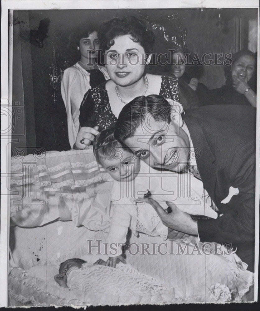 1959 Press Photo Frank Frances Chionchio Daughters Lisa Rose Gerardette - Historic Images