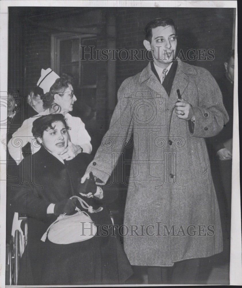 1959 Press Photo Frank Frances Chionchio Hospital Baby - Historic Images