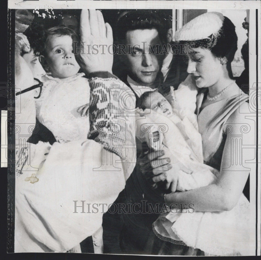 1959 Press Photo Godparents Chionchio Daughters Lisa Rose Gerardette Christening - Historic Images