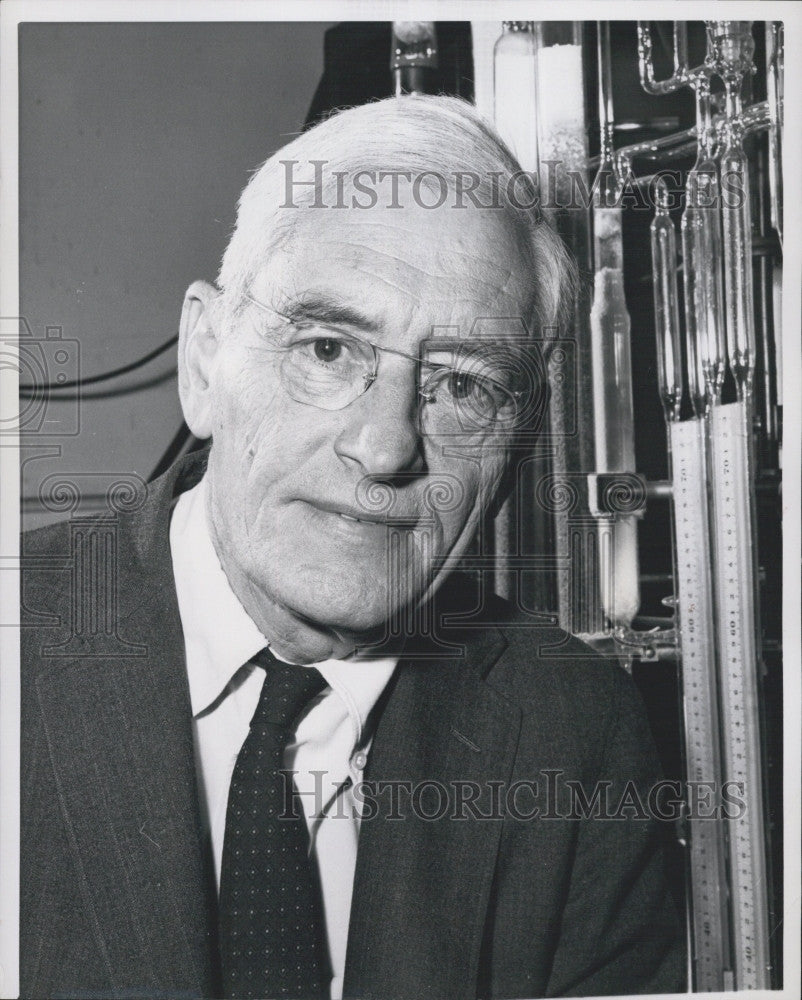 1962 Press Photo Professor John Chipman at M.I.T. - Historic Images