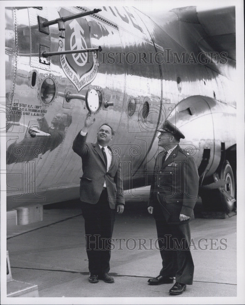 1963 Press Photo C-130 Hercules plane, Dr R Cunningham &amp; Maj JF Church - Historic Images