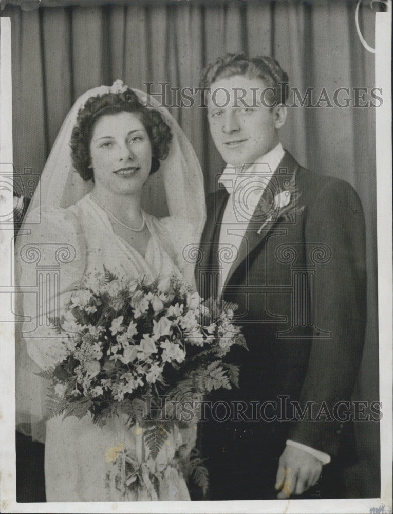 1950 Press Photo Mary and Harold Chionchio Wedding Photo - Historic Images