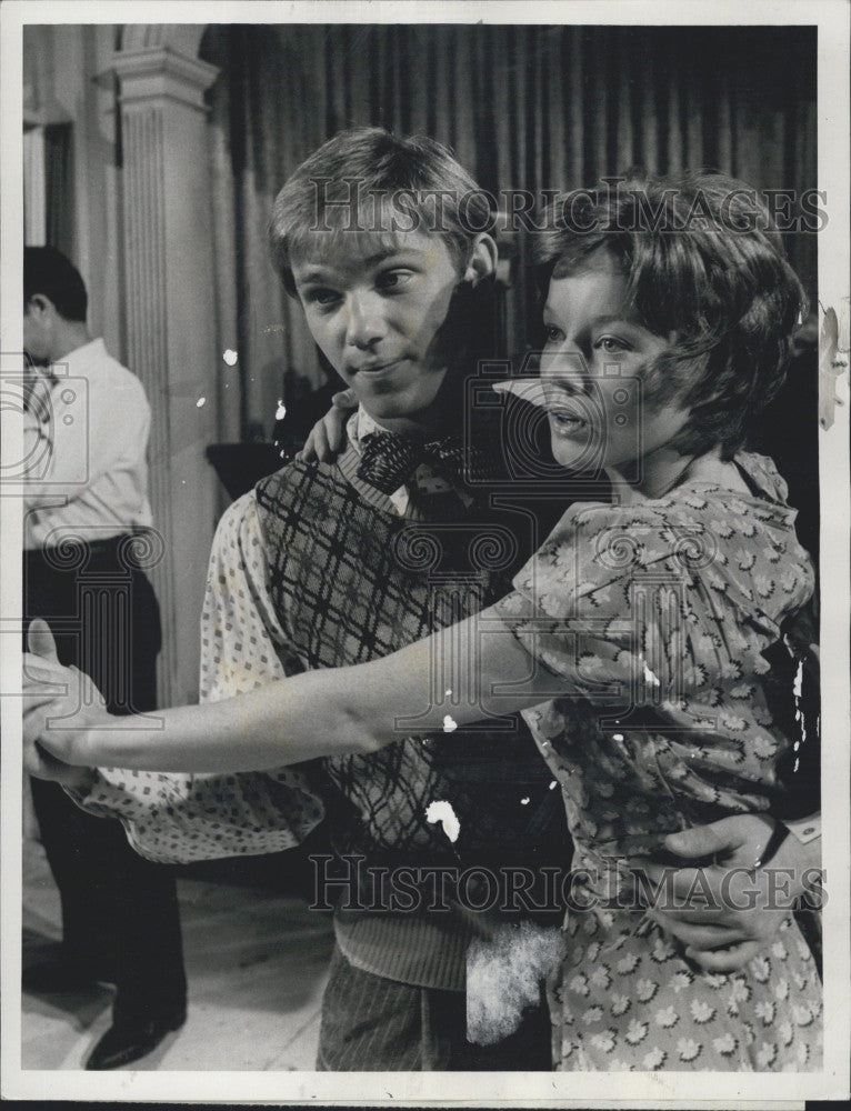 1975 Press Photo Richard Thomas, Deirdre Lenihan &quot;The Waltons&quot; - Historic Images