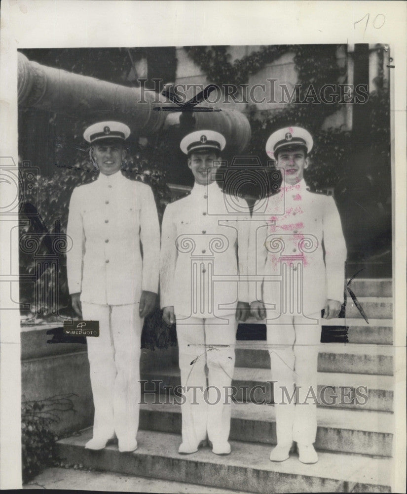 1943 Press Photo Thomas Christman, Earl J. Isaac, Jr., George Prestwick - Historic Images