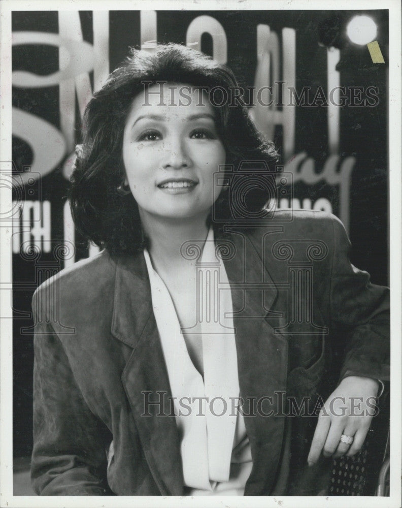 1990 Press Photo Correspondent Connie Chung on TV - Historic Images