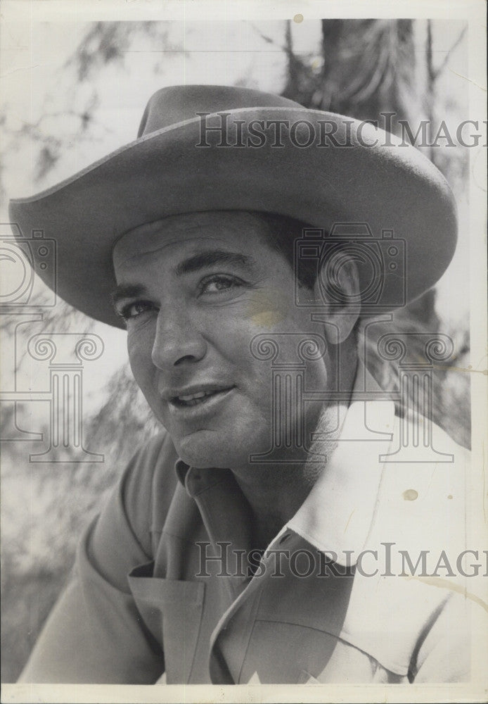 1959 Press Photo Actor John Bromfield &quot;Sheriff of Cochise&quot; - Historic Images