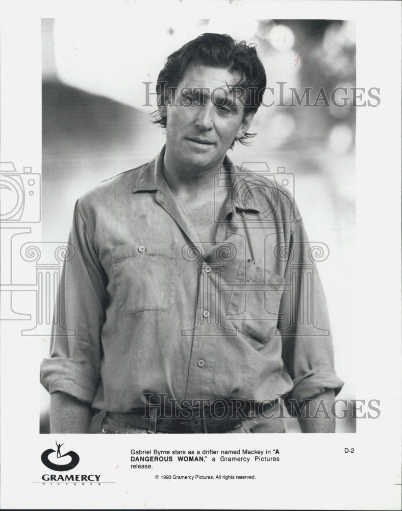 1993 Press Photo Gabriel Byrne stars in &quot;A Dangerous Woman&quot; - Historic Images