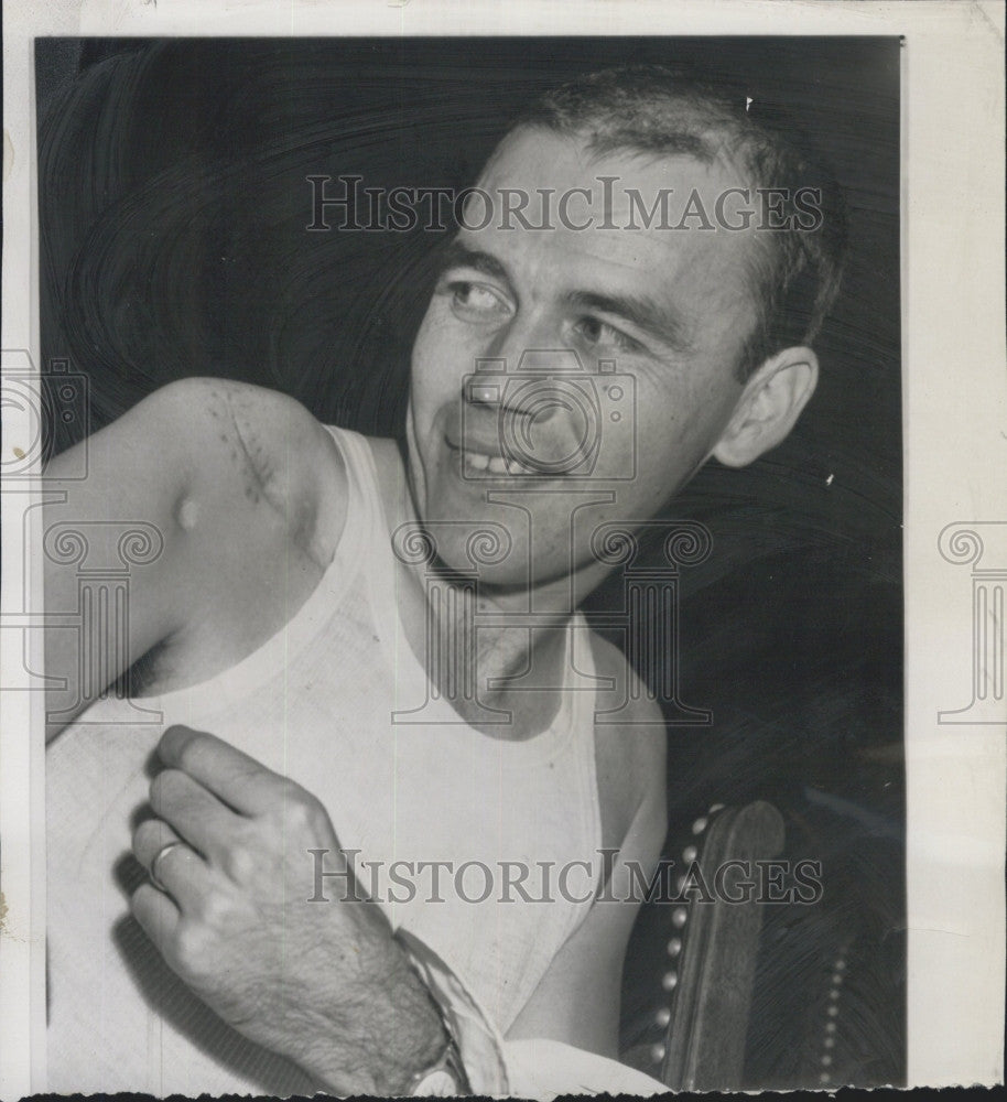 1957 Press Photo Roy Byrd of Batavia testifies to Senate rackets committee - Historic Images