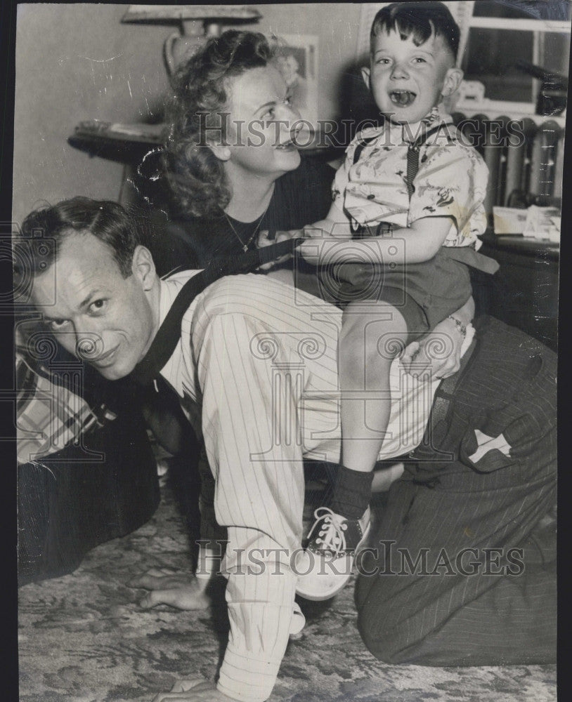 1948 Press Photo Joey Byrd &amp; dad Anderson &amp; stepmom - Historic Images