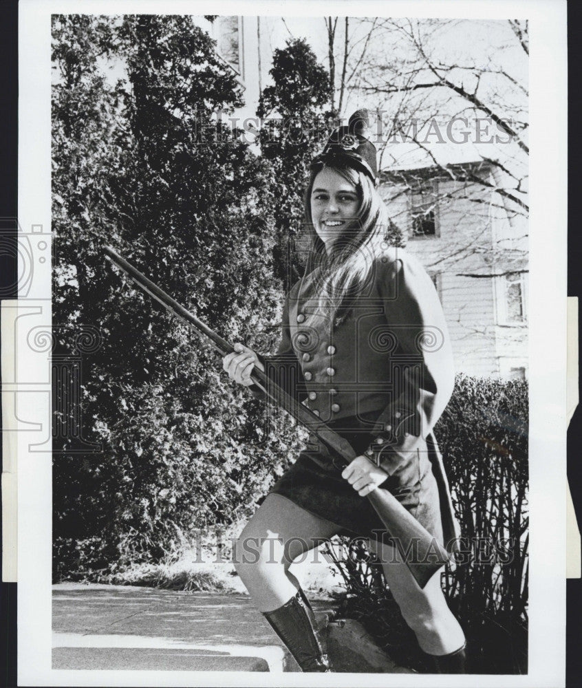 1971 Press Photo Jane Herrick Of Weston, MA In Patriot&#39;s Day Celebration - Historic Images