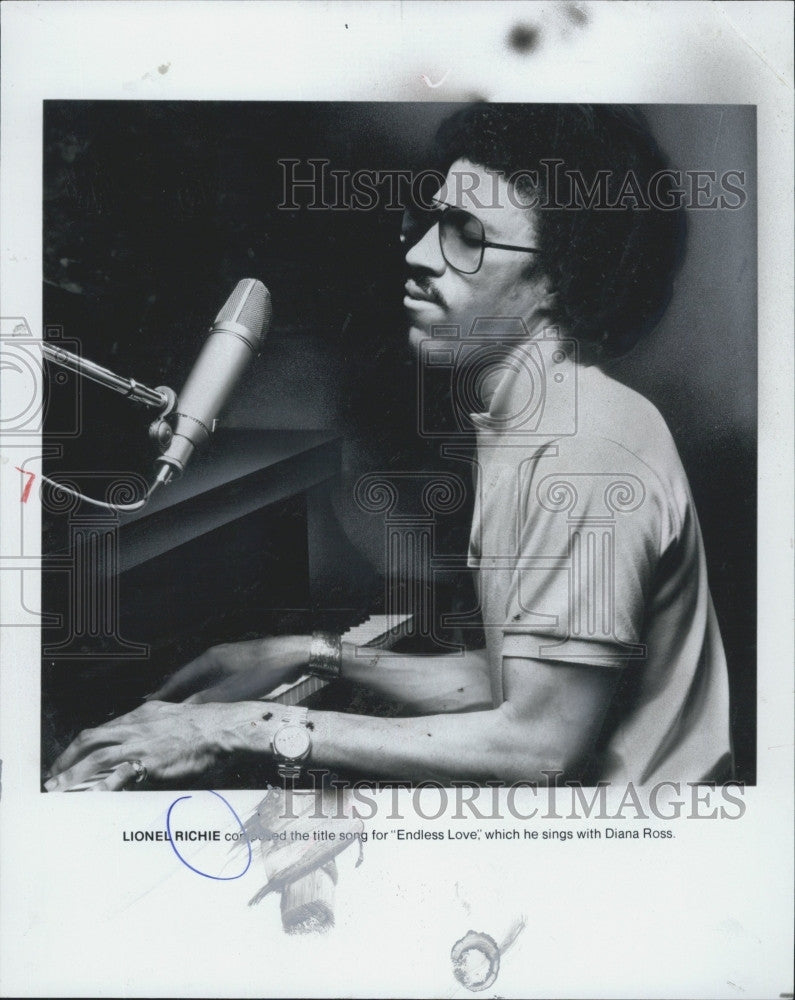 Press Photo Musician, Lionel Richie composer of &quot;Endless Love&quot; - Historic Images