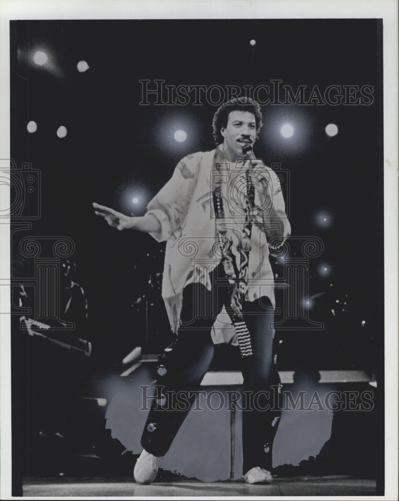 1986 Press Photo Musician, Lionel Richie  in concert - Historic Images