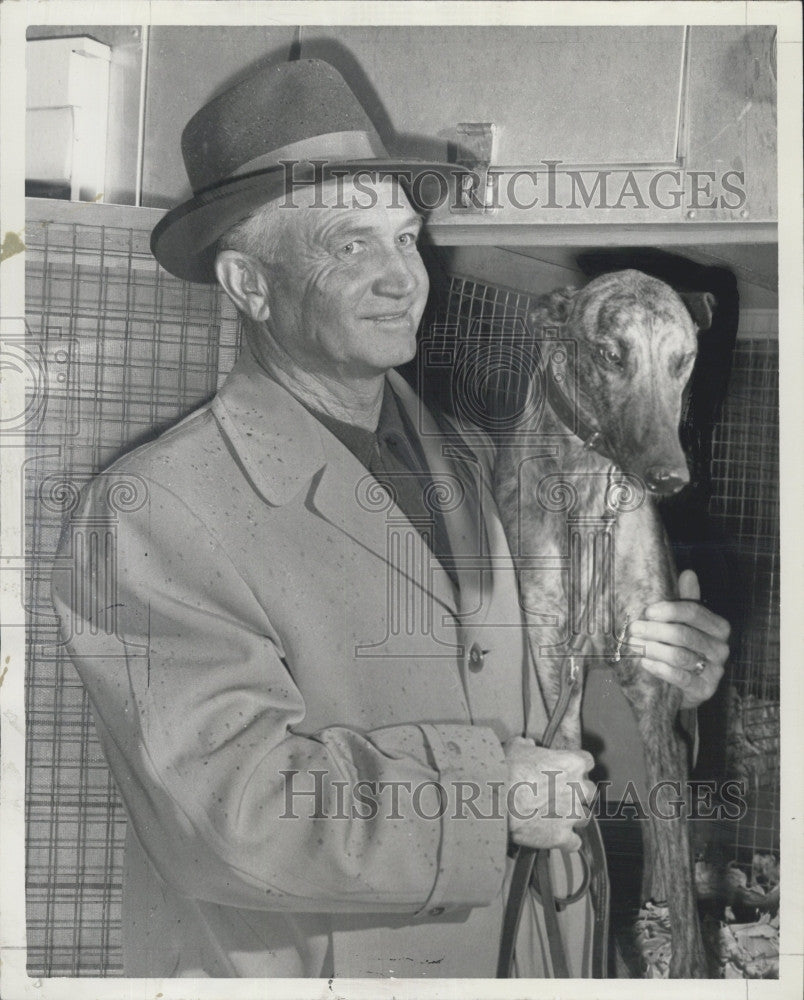 1959 Press Photo Lee Sparks &amp; his dog -  Texas Yellow Rose - Historic Images