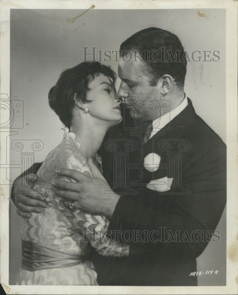 1959 Press Photo Fay Spain and Rod Steiger in the film &quot;Al Capone&quot; - Historic Images