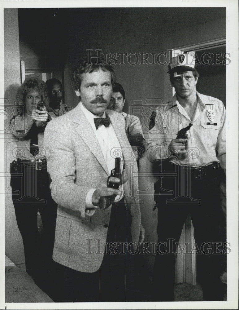 1983 Press Photo Joe Spano, Ed Marinaro &quot;Buddy,Can You Spare a Heart?&quot; - Historic Images