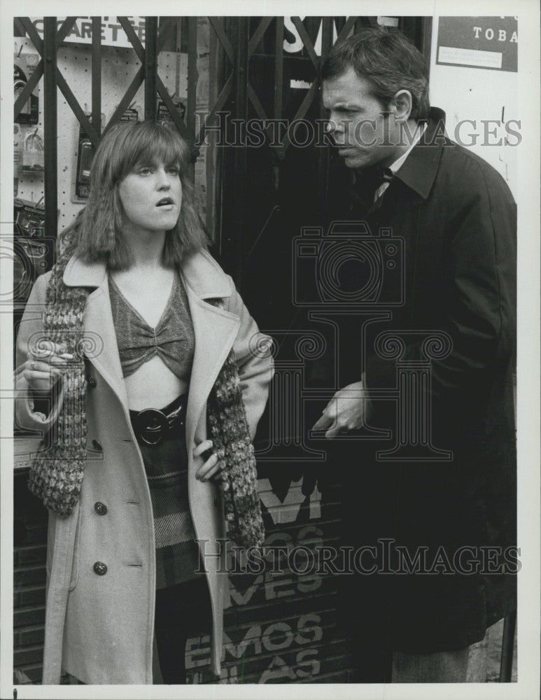 1982 Press Photo An actress  &amp; Joe Spano &quot;Hill Street Blues&quot; - Historic Images