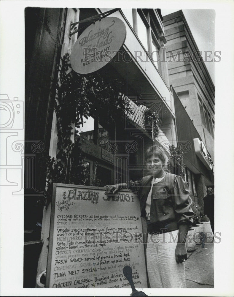 1987 Press Photo Vicki Thomas, owner of Blazing Salads - Historic Images