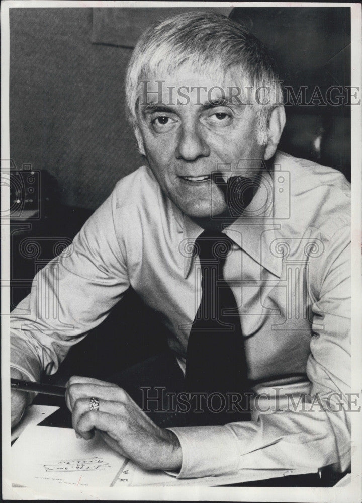 1978 Press Photo Aaron Spelling in his Los Angeles office - Historic Images