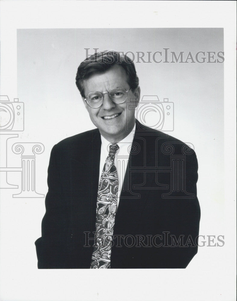 1995 Press Photo A Man in formal wear - Historic Images