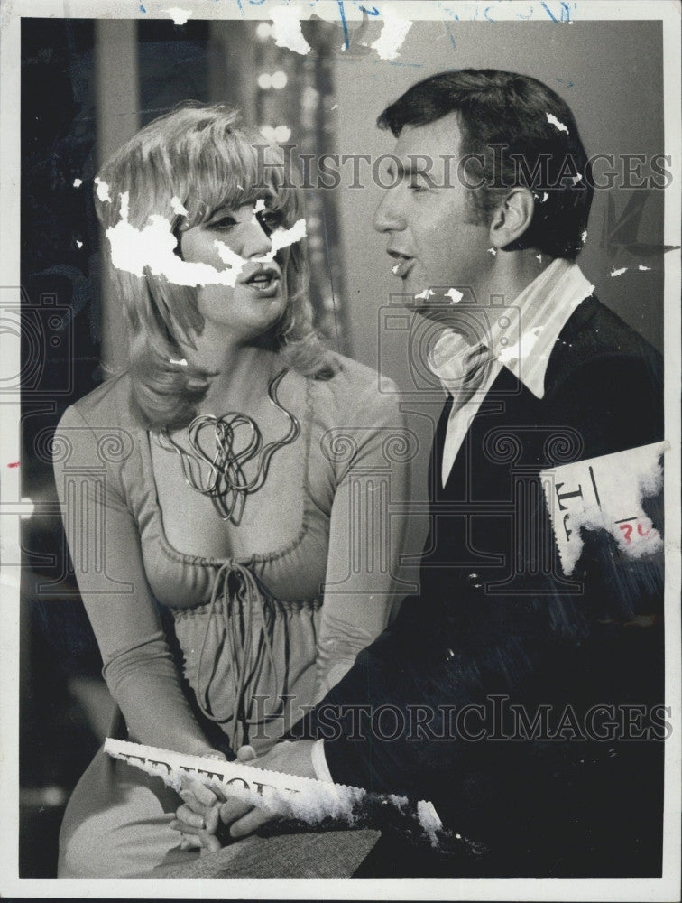 1972 Press Photo Dusty Springfield &amp; Bobby Darin in &quot;Dean Martin Presents...&quot; - Historic Images