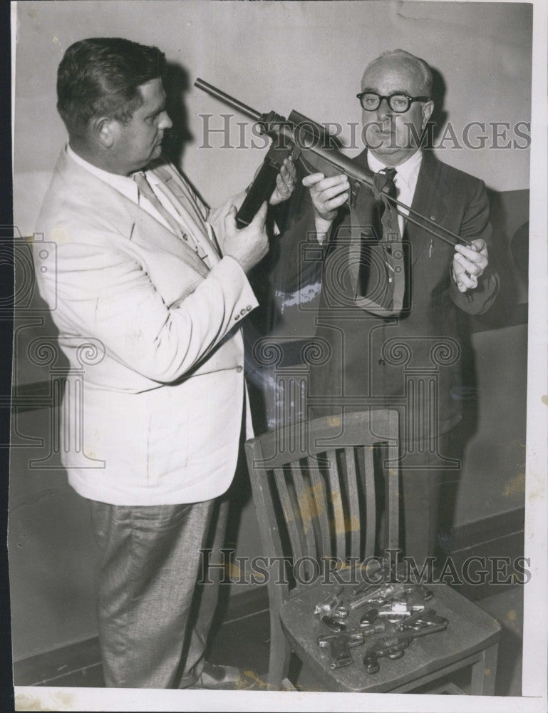 1954 Press Photo Francis E. Bailey,Balistics Expert &amp; Dist. Atty. Garrett Byrnes - Historic Images