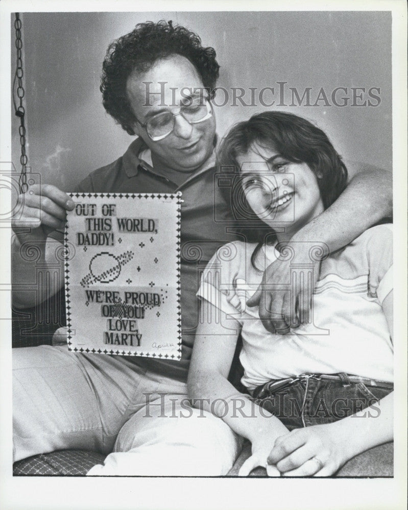 1985 Press Photo Charles Sposato with Daughter Marty after he was chose for - Historic Images