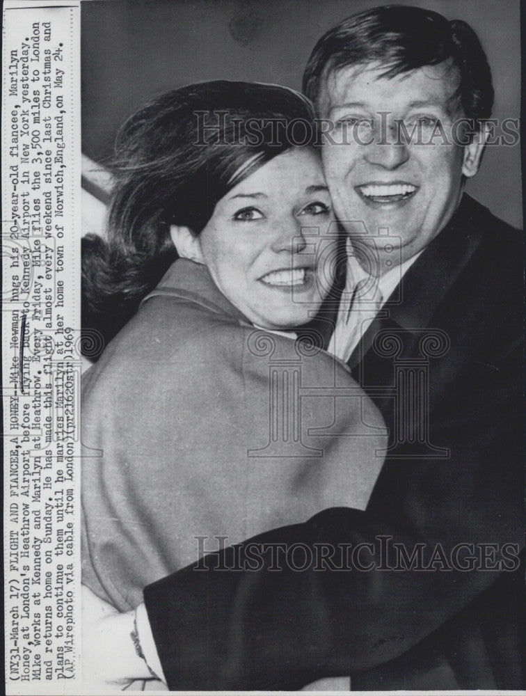 1969 Press Photo Mike Newman fiancee of Marilyn Honey. - Historic Images