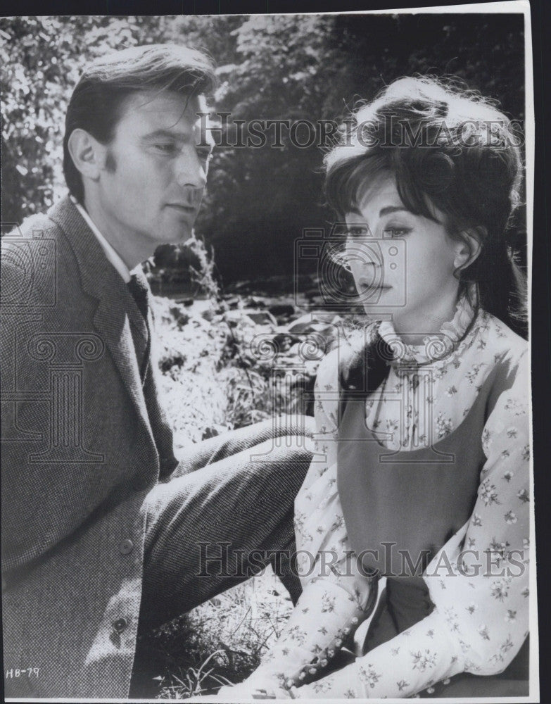 1964 Press Photo Nanette Newman and Laurence Harvey in &quot;Of Human Bondage&quot;. - Historic Images