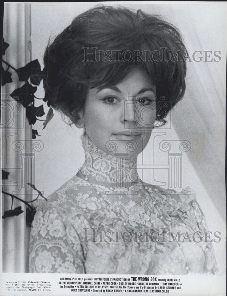 1966 Press Photo English Actress Nanette Newman on &quot; The Wedding Box&quot;. - Historic Images