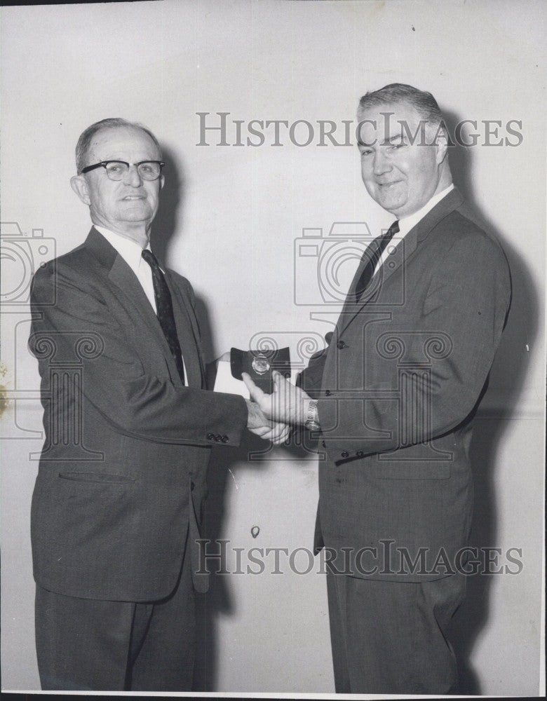 1965 Press Photo Retired Patrolman Glen B.Nicholas recieved a medal. - Historic Images