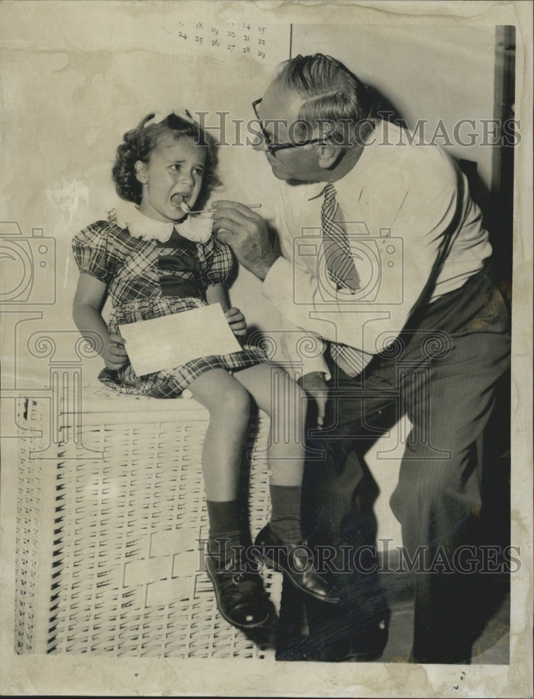 1951 Press Photo Dr.Carl J.Donlan examines the teeth of Cheryl Ann Lorenzett. - Historic Images