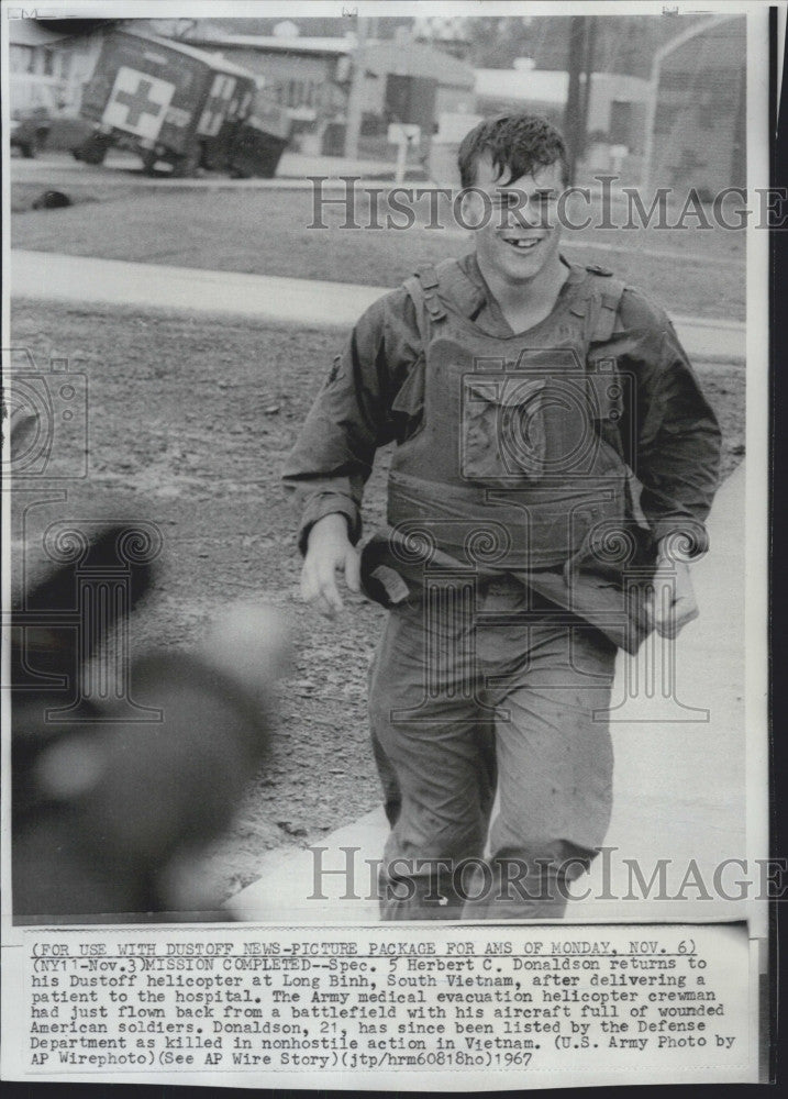 1967 Press Photo Herbert Donaldson return after delivering patient at the Hosp. - Historic Images