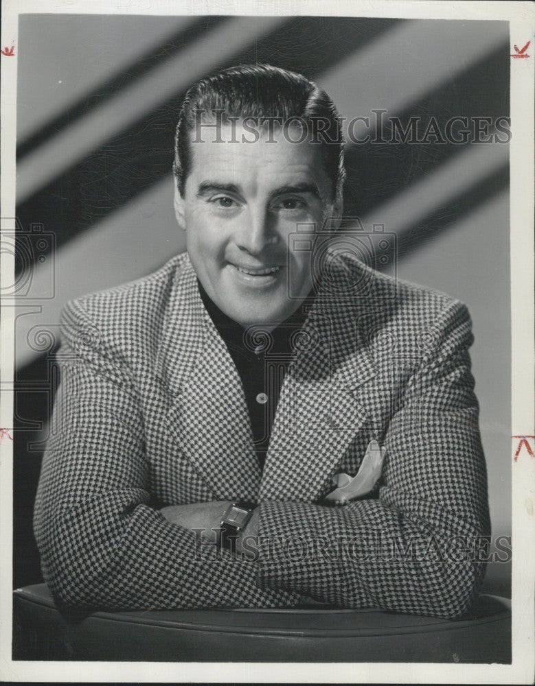 1952 Press Photo Singer Phil Regan on NBC Radio - Historic Images