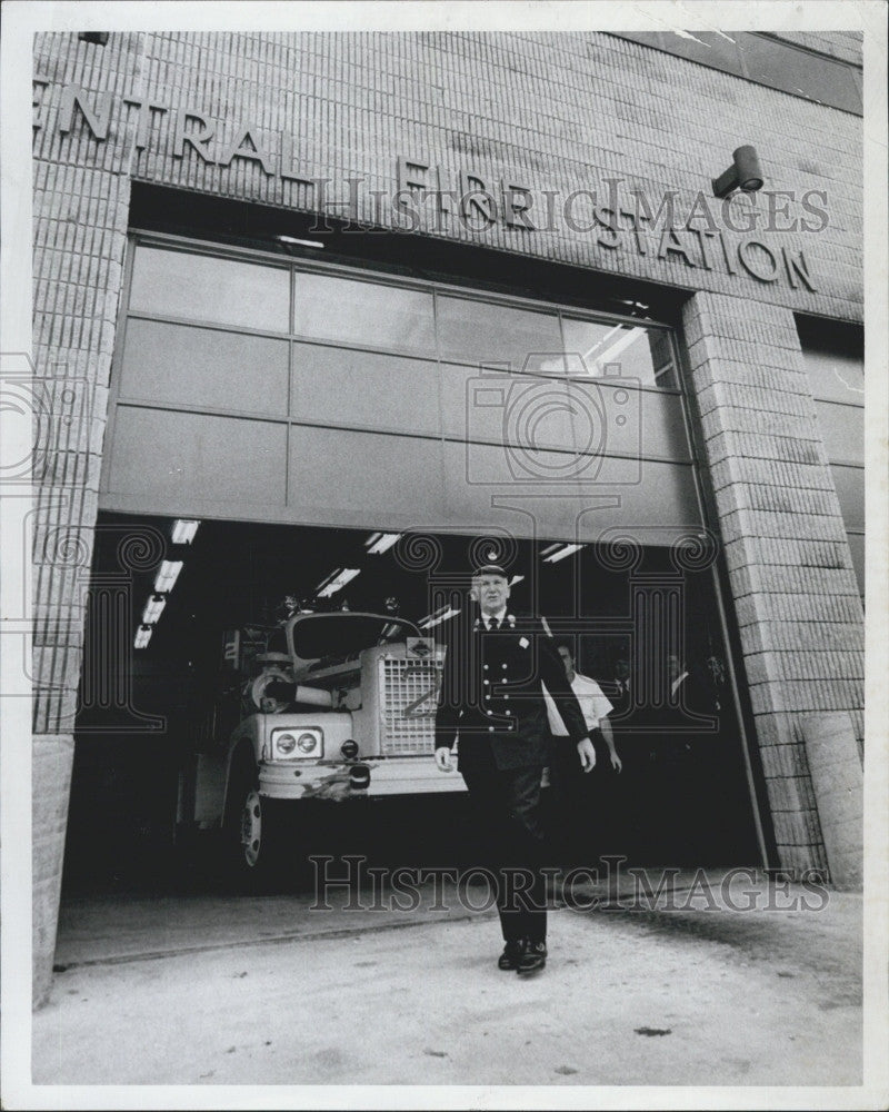 1975 Press Photo C. Donovan, Fire Chief at Somerville Station - Historic Images