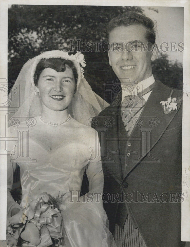 1952 Press Photo Wedding Photo Of Arnold Resca And Virginia Marie Nee - Historic Images